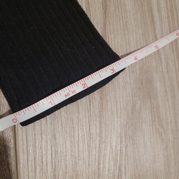 American Eagle Textured Vertical Lined, Long-sleeved Soft Black shirt small - Picture 6 of 8